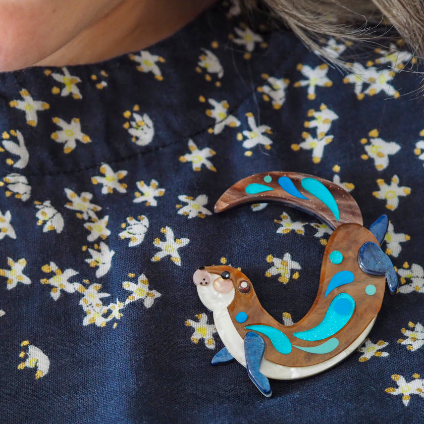 Erstwilder x Pete Cromer The Outgoing Otter Brooch ~North America Collection~